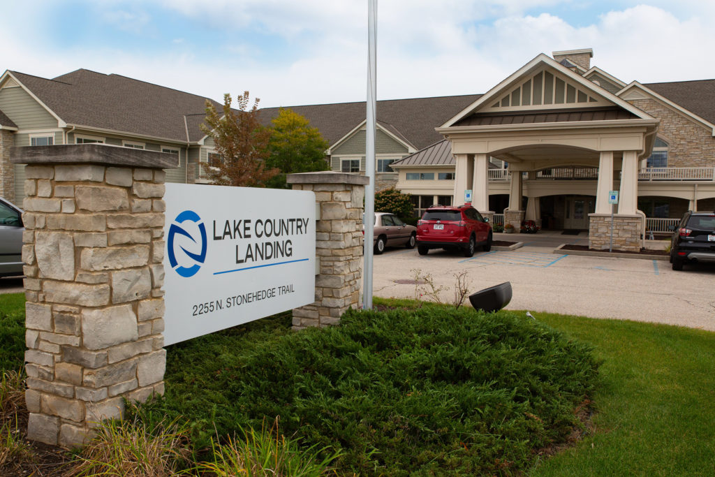 Lake country landing oconomowoc wi jobs